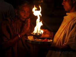 The ritual of Performing Aarti